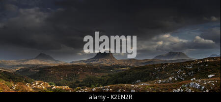 Menaces sur la montagne Suilven, Inverpolly National Nature Reserve, Sutherland, Highlands, Scotland, Royaume-Uni, septembre 2016. Banque D'Images