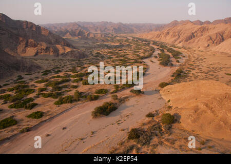 Vue aérienne de la rivière Hoanib, Namibie, septembre 2011. Banque D'Images