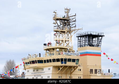 ST.Petersburg, RUSSIE - 30 avril 2017 : La commande brise-glace de pont Saint Petersburg festival à Saint-Pétersbourg. Banque D'Images