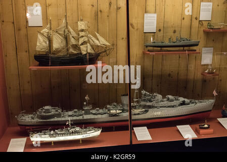 Des expositions sur l'affichage de la navigation du New Jersey au musée maritime et de l'occupation tapestry galerie sur le port de St Helier, Jersey. dans le chenal Banque D'Images