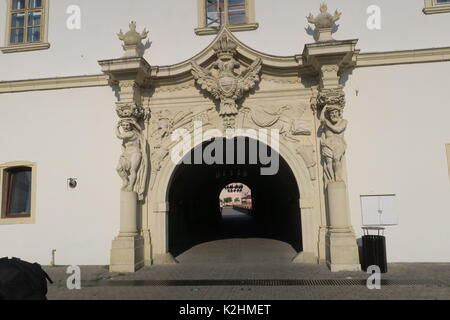 Gatealley historique pont-levis à l'entrée de la pittoresque ville Alba Iulia, Roumanie. Banque D'Images