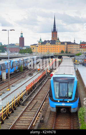 Stockholm, Suède - 25 juillet 2017 : les trains de métro près de la station de métro Slussen à Stockholm Banque D'Images