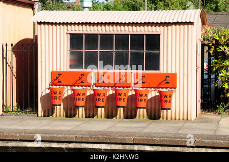 Conserves de Great Western Railway seaux disponibles sur la Severn Valley Railway. Banque D'Images