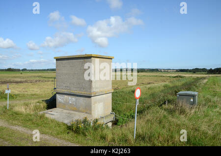 Maison de la pompe de vidange dans un paysage plat. Banque D'Images