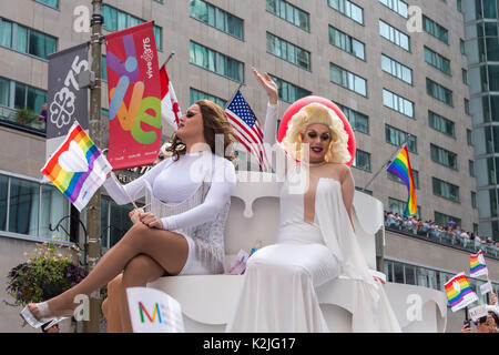 Montréal, le 20 août 2017 : Drag Queens de prendre part à la parade de la Fierté gaie de Montréal Banque D'Images