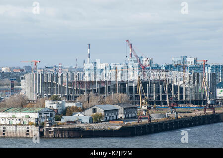 Nizjni Novgorod Central stade en construction. Construction et rénovation des stades de football en Russie est une course contre la montre que la Russie est l'hôte de la Coupe du Monde FIFA 2018 en juin et juillet 2018. Banque D'Images