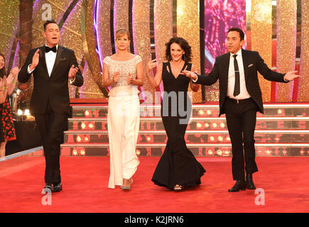 La photo doit être crédité ©Presse Alpha 079965 28/08/2017 Craig Revel Horwood, Darcey Bussell, Shirley Ballas et Bruno Tonioli Strictly Come Dancing 2017 Tapis Rouge Lancer Photocall New Broadcasting House Londres Banque D'Images