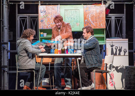 Photo : la Bohème (opéra), Festival Theatre l’histoire d’amour la plus grande et la plus déchirante de l’Opéra. La Bohème est un somptueux Banque D'Images