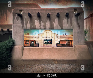 Gare de Santa Fe en pans de mur AVEC ADOBE VIGAS APRÈS LA PLUIE Banque D'Images