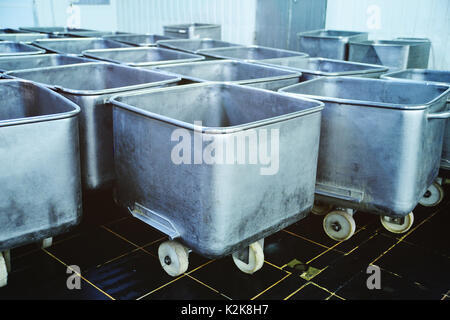 Chariot pour l'alimentation à l'usine de viande Banque D'Images