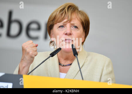 Ludwigshafen, Allemagne. Août 30, 2017. La chancelière allemande, Angela Merkel, s'exprimant lors d'une campagne électorale à la Theaterplatz à Ludwigshafen, Allemagne, 30 août 2017. Photo : Uwe Anspach/dpa/Alamy Live News Banque D'Images