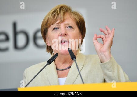 Ludwigshafen, Allemagne. Août 30, 2017. La chancelière allemande, Angela Merkel, s'exprimant lors d'une campagne électorale à la Theaterplatz à Ludwigshafen, Allemagne, 30 août 2017. Photo : Uwe Anspach/dpa/Alamy Live News Banque D'Images