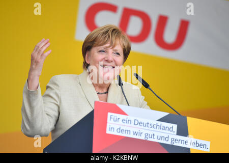 Ludwigshafen, Allemagne. Août 30, 2017. La chancelière allemande, Angela Merkel, s'exprimant lors d'une campagne électorale à la Theaterplatz à Ludwigshafen, Allemagne, 30 août 2017. Photo : Uwe Anspach/dpa/Alamy Live News Banque D'Images