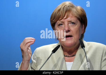 Erlangen, Allemagne. Août 30, 2017. La chancelière allemande, Angela Merkel, s'exprimant lors d'un événement de campagne de la CSU à Erlangen, Allemagne, 30 août 2017. Photo : Daniel Karmann/dpa/Alamy Live News Banque D'Images