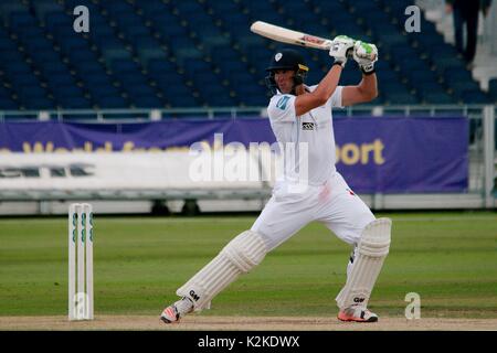 Chester le Street, au Royaume-Uni. Août 31, 2017. Viljoen Hardus de Derbyshire frapper un contre quatre dans le comté de Durham Specsavers Championnat Division 2 match à Unis Riverside, Chester le Street. Crédit : Colin Edwards/Alamy Live News Banque D'Images