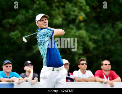 Joueur de golf Martin Kaymer d'Allemagne joue sa balle pendant la tournée européenne de maîtrise tchèque Vysoky Ujezd tournoi dans près de Prague, en République tchèque, le 31 août 2017. (CTK Photo/Roman Vondrous) Banque D'Images