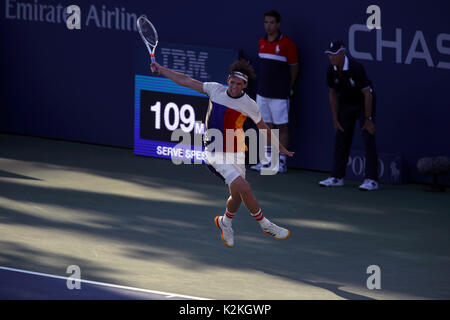 New York, États-Unis. Août 31, 2017. US Open de Tennis : New York, 31 août, 2017 - L'Autrichien Dominic Thiem au cours de son deuxième tour contre Taylor Frtiz des États-Unis à l'US Open à Flushing Meadows, New York. Crédit : Adam Stoltman/Alamy Live News Banque D'Images