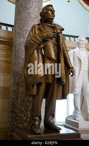 Statue de Jefferson Davis Président des Etats confédérés d'Amérique qui fait partie de la National Statuary Hall Collection dans le Capitole à Washington, DC le Jeudi, 31 août, 2017. La statue du Président Davis a été accordée à la collecte par l'État du Mississippi en 1931. La collection est composée de 100 statues, deux de chaque état. De ce nombre, douze chefs confédérés dépeindre. Les statues sont devenus controversés et il y a eu des appels pour leur retrait du Capitole. Credit : Ron Sachs/CNP - AUCUN FIL SERVICE - Photo : Ron Sachs/consolidé News Pho Banque D'Images