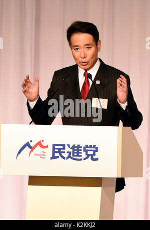 Tokyo, Japon. Du 1er septembre 2017. Seiji Maehara parle après avoir été choisi comme nouveau chef de l'opposition officielle, le Parti démocratique du Japon (PDJ) à Tokyo, au Japon, le 1 septembre 2017. L'ancien ministre des Affaires étrangères du Japon Seiji Maehara a été choisi par le principal parti d'opposition DPJ le vendredi comme son nouveau chef, voyant éteint son rival Yukio Edano, un poids lourd politique qui a déjà servi comme secrétaire général du cabinet, lorsque le parti était au pouvoir. Credit : Ma Ping/Xinhua/Alamy Live News Banque D'Images