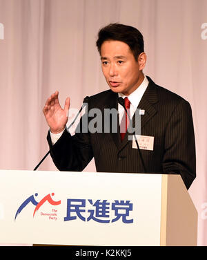 Tokyo, Japon. Du 1er septembre 2017. Seiji Maehara parle après avoir été choisi comme nouveau chef de l'opposition officielle, le Parti démocratique du Japon (PDJ) à Tokyo, au Japon, le 1 septembre 2017. L'ancien ministre des Affaires étrangères du Japon Seiji Maehara a été choisi par le principal parti d'opposition DPJ le vendredi comme son nouveau chef, voyant éteint son rival Yukio Edano, un poids lourd politique qui a déjà servi comme secrétaire général du cabinet, lorsque le parti était au pouvoir. Credit : Ma Ping/Xinhua/Alamy Live News Banque D'Images