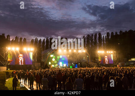 Berlin, Allemagne. Août 31, 2017. Yello effectuer en direct sur scène à l'IFA-Sommergarten le 31 août 2017 à Berlin, Allemagne. Credit : Geisler-Fotopress/Alamy Live News Banque D'Images