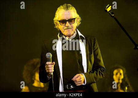 Berlin, Allemagne. Août 31, 2017. Dieter Meier de Yello effectue sur scène à l'IFA-Sommergarten le 31 août 2017 à Berlin, Allemagne. Credit : Geisler-Fotopress/Alamy Live News Banque D'Images