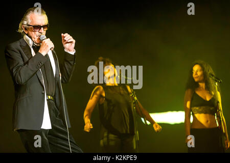 Berlin, Allemagne. Août 31, 2017. Dieter Meier de Yello effectue sur scène à l'IFA-Sommergarten le 31 août 2017 à Berlin, Allemagne. Credit : Geisler-Fotopress/Alamy Live News Banque D'Images