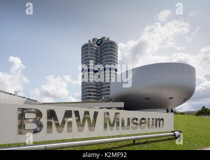 Siège de BMW et de musée, suis Riesenfeld, Munich, Allemagne Banque D'Images