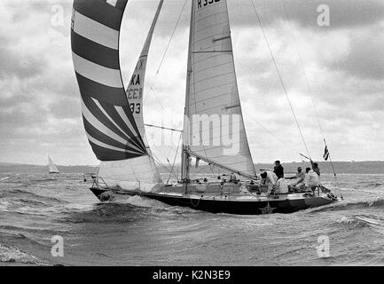 AJAXNETPHOTO. 1979. SOLENT, en Angleterre. ADMIRAL'S CUP - SOLENT INSHORE RACE - VOITURE DE POLICE - l'Australie, skippé par PETER CANTWELL. PHOTO:JONATHAN EASTLAND/AJAX REF:79 2004 Banque D'Images