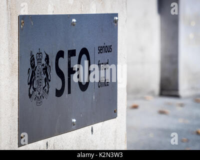 Serious Fraud Office (SFO) affiche à l'extérieur de la London bureaux. L'OFS étudie et poursuit la fraude grave ou complexe, la subornation et la corruption. Banque D'Images