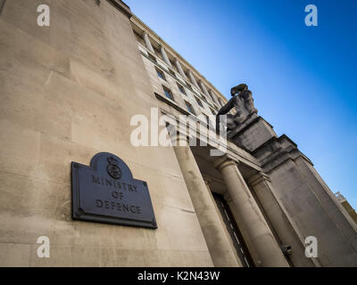 Ministère de la Défense Londres ( MOD ) bâtiment dans Whitehall et Horse Guards Avenue à central London UK Banque D'Images