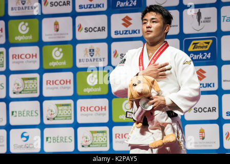 Budapest, Hongrie. Août 30, 2017. Soichi Hashimoto du Japon sur le podium pour la catégorie -73kg au Championnat du monde de judo 2017 Budapest le 30 août 2017 à Budapest, Hongrie. Credit : Rok Rakun/Pacific Press/Alamy Live News Banque D'Images