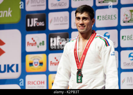 Budapest, Hongrie. Août 30, 2017. Orujov Rustam d'Azerbaïdjan sur le podium pour la catégorie -73kg au Championnat du monde de judo 2017 Budapest le 30 août 2017 à Budapest, Hongrie. Credit : Rok Rakun/Pacific Press/Alamy Live News Banque D'Images