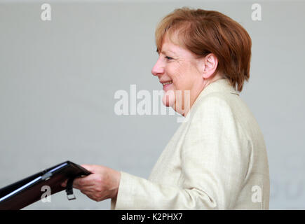 L'Université de Ludwigshafen. Août 30, 2017. La chancelière allemande, Angela Merkel, assiste à un rassemblement organisé par l'Union chrétienne-démocrate pour l'élection fédérale à Ludwigshafen 30 Août, 2017. Allemands éliront un nouveau parlement fédéral le 24 septembre. Credit : Luo Huanhuan/Xinhua/Alamy Live News Banque D'Images