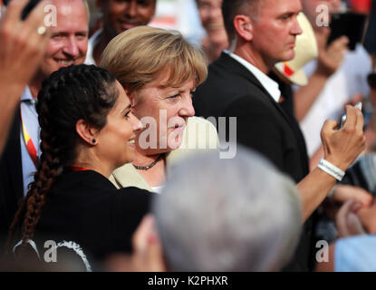 L'Université de Ludwigshafen. Août 30, 2017. La chancelière allemande, Angela Merkel, assiste à un rassemblement organisé par l'Union chrétienne-démocrate pour l'élection fédérale à Ludwigshafen 30 Août, 2017. Allemands éliront un nouveau parlement fédéral le 24 septembre. Credit : Luo Huanhuan/Xinhua/Alamy Live News Banque D'Images