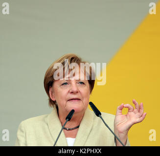 L'Université de Ludwigshafen. Août 30, 2017. La chancelière allemande, Angela Merkel, assiste à un rassemblement organisé par l'Union chrétienne-démocrate pour l'élection fédérale à Ludwigshafen 30 Août, 2017. Allemands éliront un nouveau parlement fédéral le 24 septembre. Credit : Luo Huanhuan/Xinhua/Alamy Live News Banque D'Images