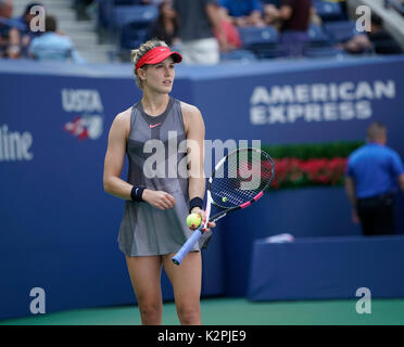 New York, États-Unis. Août 30, 2017. New York, NY USA - 30 août 2017 : Eugenie Bouchard du Canada réagit au cours de match contre Evgeniya Rodina à US Open Championships à Billie Jean King National Tennis Center Crédit : lev radin/Alamy Live News Banque D'Images