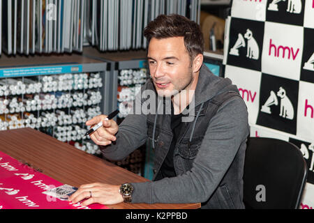 HMV Boutique, High Street, Belfast, Irlande du Nord. 31 août 2017. Pop Star Shane Filan était à Belfast pour répondre fans lors du lancement de son nouvel album 'l'amour toujours" avant son concert à l'Arena de l'ESS. Credit : Bonzo/Alamy Live News Banque D'Images