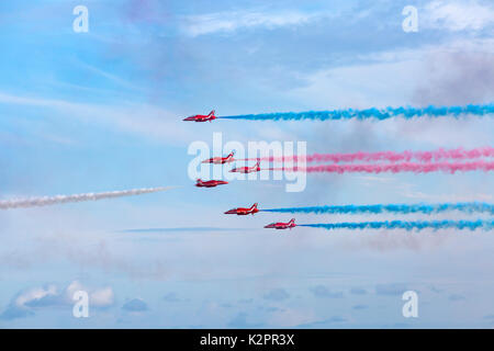 Bournemouth, Dorset, England UK. Août 31, 2017. Le premier jour du dixième anniversaire de l'air Festival de Bournemouth. Les flèches rouges effectuer. Credit : Carolyn Jenkins/Alamy Live News Banque D'Images