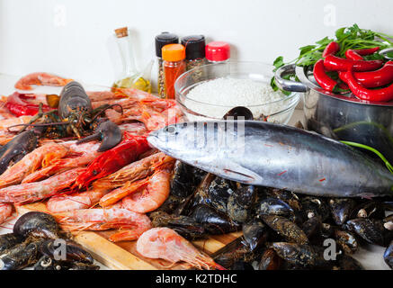 Des fruits de mer et les assaisonnements à la maison cuisine Banque D'Images