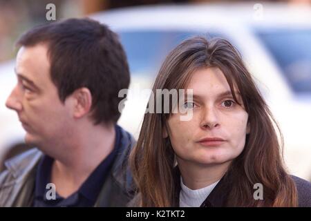 SARAH PAYNE le procès pour meurtre de MICHAEL ET SARA PAYNE PARENTS ARRIVENT À LEWES CROWN COURT POUR LE DÉBUT DU PROCÈS DE ROY WHITING. Sarah Evelyn Isobel Payne (13 octobre 1991 - 1 juillet 2000) les 8 ans de la fille de l'école, a été victime d'un enlèvement et meurtre en Angleterre en juillet 2000. L'enquête ultérieure devient un cas au Royaume-Uni. Son meurtrier, Roy Whiting, a été reconnu coupable en décembre 2001 et condamné à la prison à vie Banque D'Images