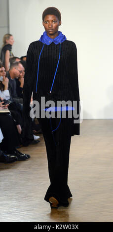 La photo doit être crédité ©Presse Alpha 078237 20/02/2017 Modèle à Pringle Of Scotland Fashion Show lors de la London Fashion Week Automne Hiver 2017 à Londres. Banque D'Images