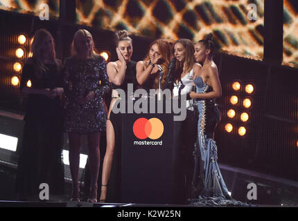 La photo doit être crédité ©Presse Alpha 079965 22/02/207 Perrie Edwards intangible States Jade Nelson et Thriwall Leigh Anne Pinnock Petit Mix des Brit Awards 2017 à l'O2 Arena de Londres Banque D'Images