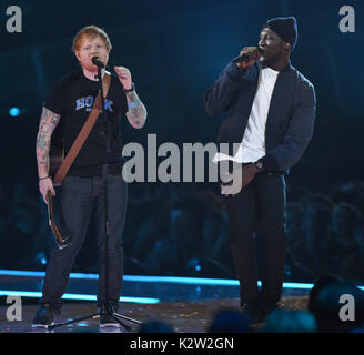 La photo doit être crédité ©Presse Alpha 207 079965 22/02/Stormzy Ed Sheeran et des Brit Awards 2017 à l'O2 Arena de Londres Banque D'Images