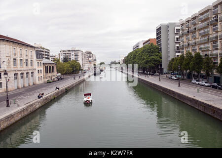 Quai de la seine, bassin de la villette, Paris, France Banque D'Images