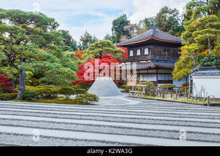 KYOTO, JAPON - 20 novembre : Ginkaku-ji à Kyoto, au Japon le 20 novembre 2013. Temple Zen de nom officiel Jisho-ji, construit par Ashikawa Yoshimasa à serv Banque D'Images