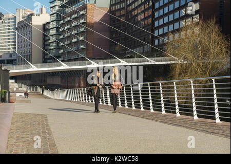 Trinity Bridge et Lowry Hotel sur les rives de la rivière Irwell Banque D'Images