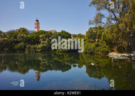 Vue imprenable sur le lac karavomilos, Céphalonie, îles Ioniennes, Grèce Banque D'Images