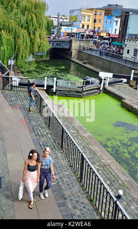 Londres, Angleterre, Royaume-Uni. Camden Lock Market / Regent's Canal Banque D'Images