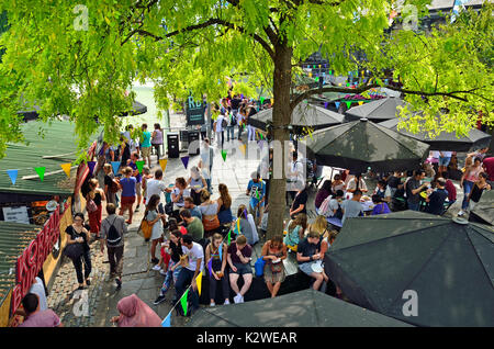 Londres, Angleterre, Royaume-Uni. Camden Lock Market - stands de nourriture Banque D'Images